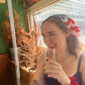 Meet your Posher, Bobbi soxer